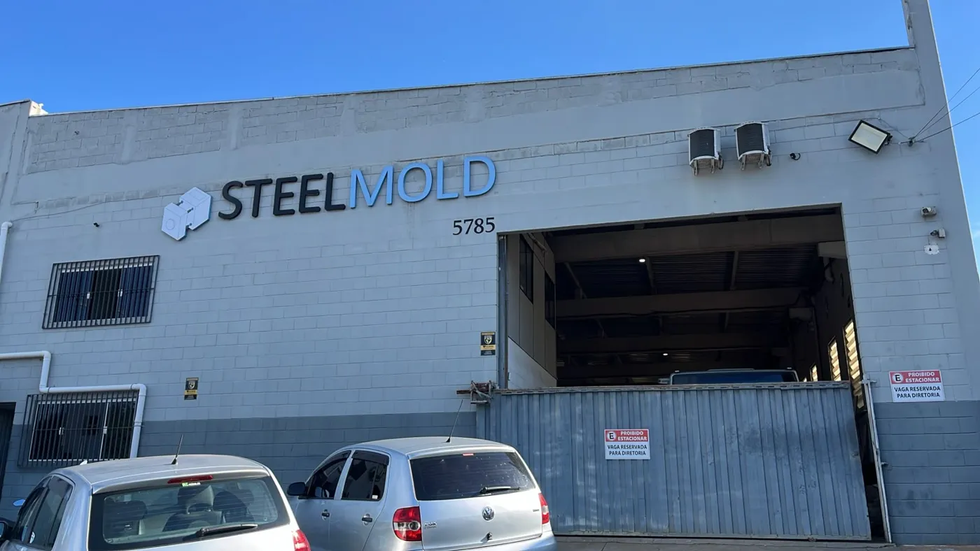 Fachada da Steelmold na Av. dos Imigrantes, 5785, em Bragança Paulista